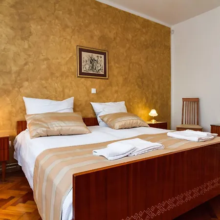 Geraeumige Lory Mit Meerblick By Interhome Pula