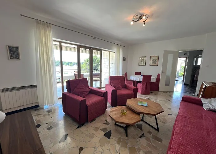 Geraeumige Lory Mit Meerblick By Interhome Appartement *
