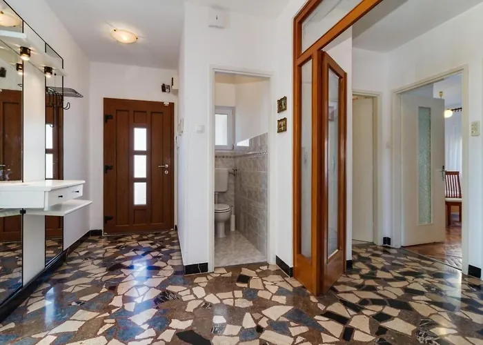 Geraeumige Lory Mit Meerblick By Interhome Appartement *