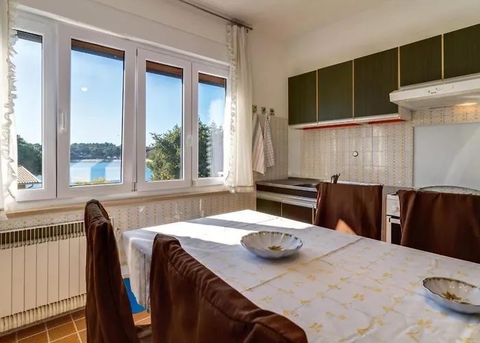 Geraeumige Lory Mit Meerblick By Interhome Appartement *