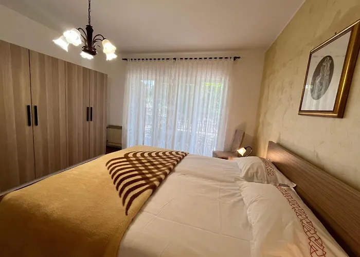 Appartement Geraeumige Lory Mit Meerblick By Interhome