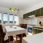 Lägenhet Geraeumige Lory Mit Meerblick By Interhome
