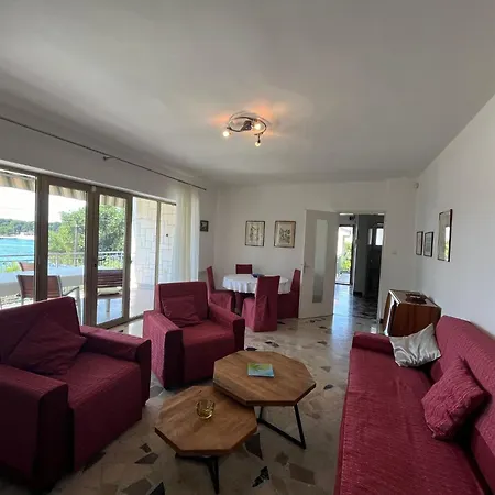 Geraeumige Lory Mit Meerblick By Interhome *