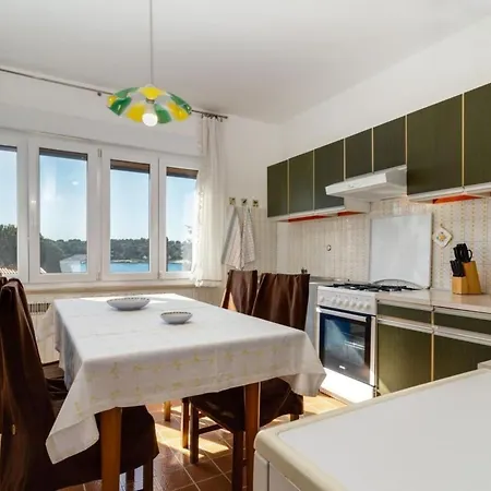 Appartement Geraeumige Lory Mit Meerblick By Interhome