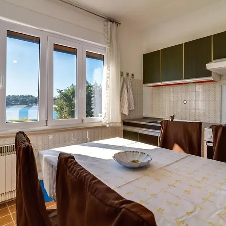 Geraeumige Lory Mit Meerblick By Interhome Appartement *