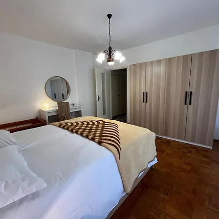 Geraeumige Lory Mit Meerblick By Interhome Pula