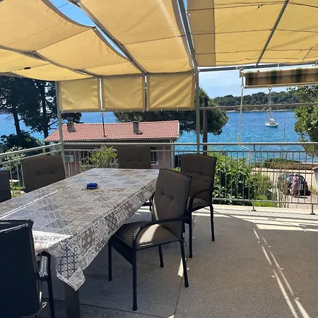 Geraeumige Lory Mit Meerblick By Interhome